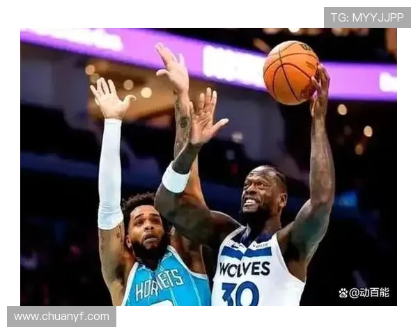 兰德尔半场表现稳定11投6中贡献14分4篮板1助攻1抢断